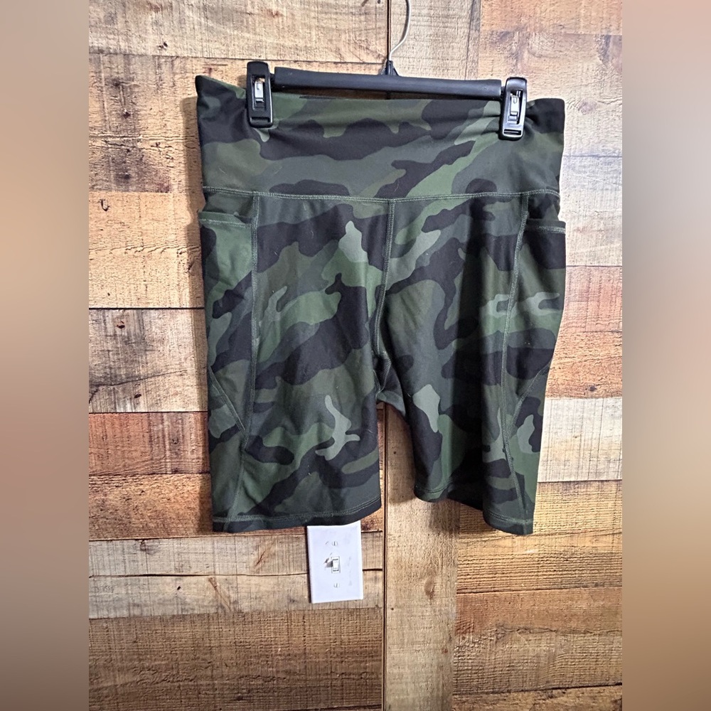 Old Navy Active Green Camouflage bike short
